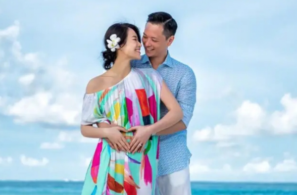 胡杏儿晒二胎孕照 用甜蜜说明什么事嫁给爱情的模样