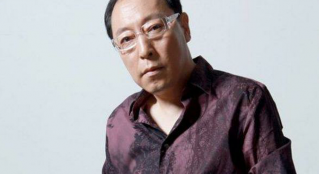 男士如何去除下眼袋 让苏大强成功变身吴彦祖