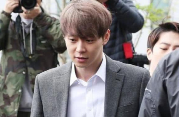朴有天被捕 去监狱还要形象管理？今天也努力营业了