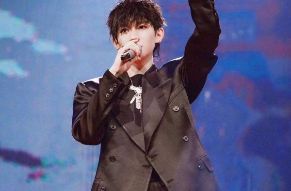 王源道歉 《我是唱作人》王源演出事故很严重？