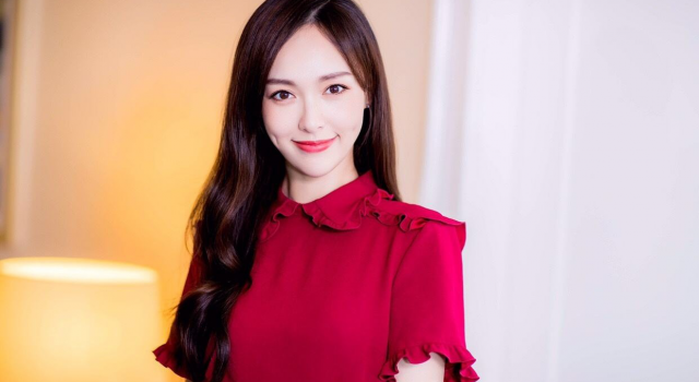于小彤陈小纭公布恋情 唐嫣邱泽上热搜 女方真爱无疑