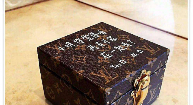 何猷君求婚奚梦瑶戒指曝光 形似“鸽子蛋” 果然是土豪