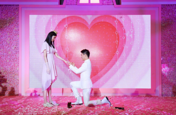 何猷君否认求婚彩排并在微博发文霸道护妻！怎么回事？