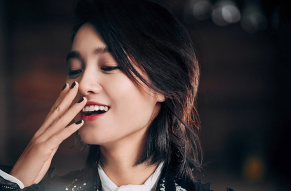 朱丹女儿正面照 朱丹曾患抑郁症 如今笑容灿烂