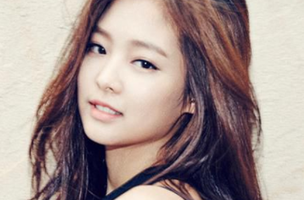 Jennie队内霸凌 粉丝反而要求Lisa道歉 两人不和实锤？