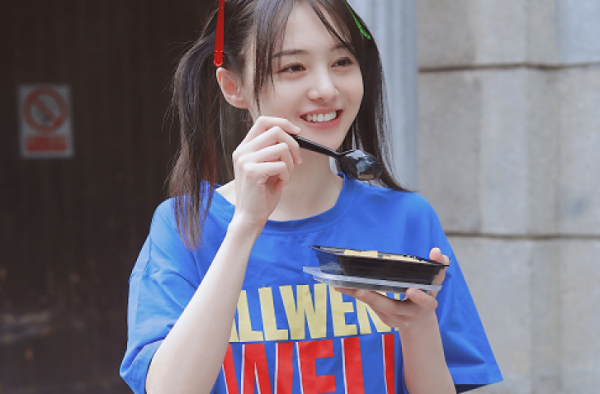 郑爽下班图 青春靓丽 少女感十足 上班图也出来了！