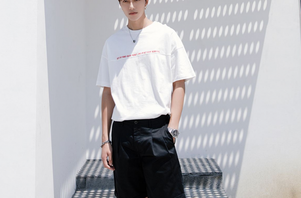 潮流达人的夏季服装选择 一起度过最凉爽的时刻吧