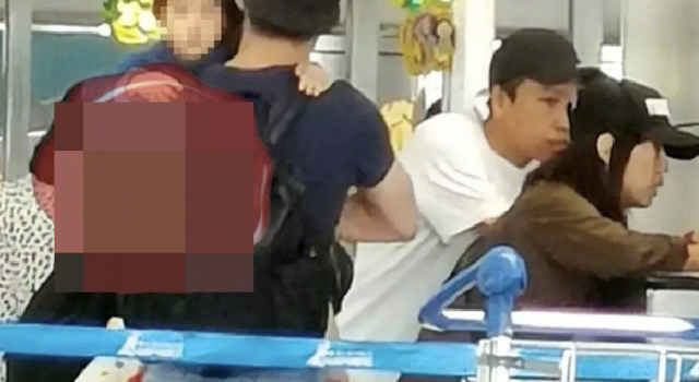 林心如女儿首曝光 霍建华全程抱女儿 长得更像谁？