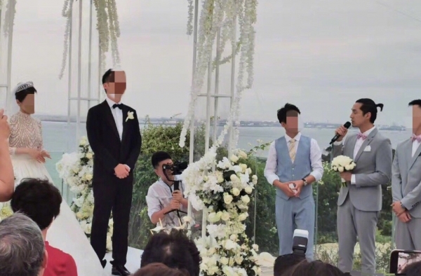 胡歌抢到手捧花！婚礼上穿粉色蕾丝短裙的他遭全民催婚！