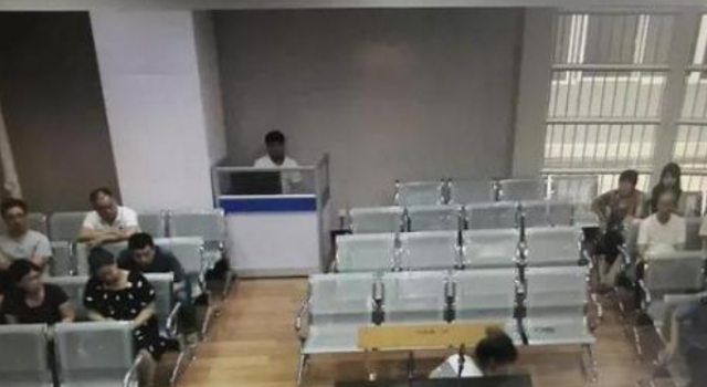 情侣扎刀测验感情 拿刀捅出来的爱算真爱吗？