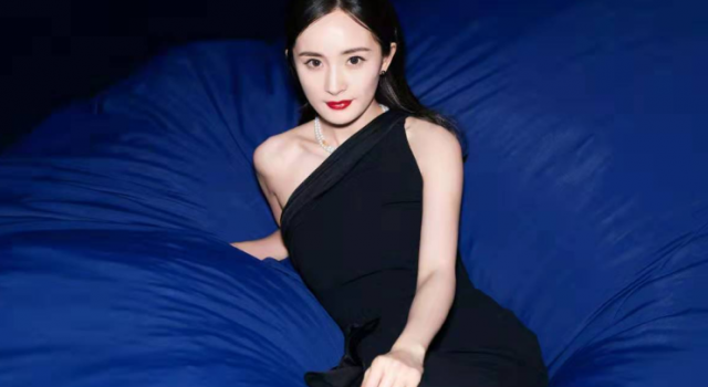 杨幂冯绍峰录制节目 时隔8年再同台 全程无交流？