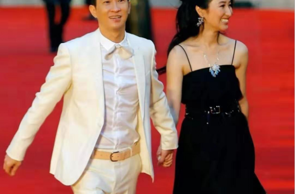 张家辉关咏荷的神仙爱情 混迹娱乐圈张家辉不要太自律