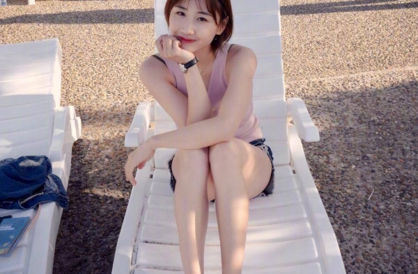 何雯娜疑怀孕  与未婚夫首次合体亮相 大颗婚戒吸睛