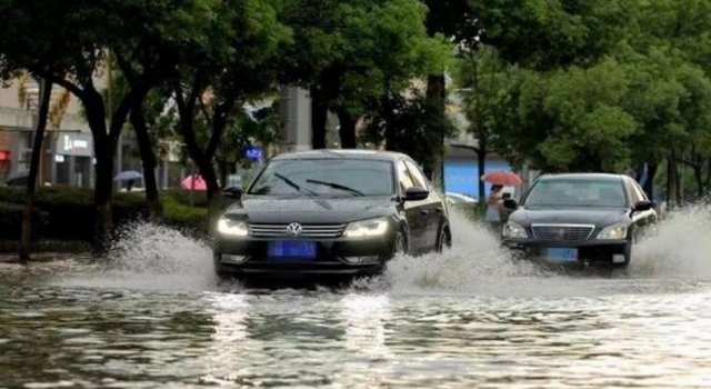 20年老司机总结 雨天行车 这4大保命技巧一定要学会