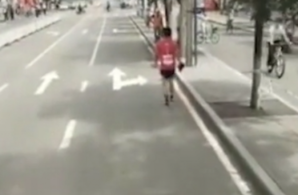 包头马拉松回应劝退 最后一名遭劝退 志愿者嘲笑？