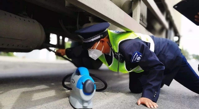 尾气检测一脚油门5000转 理性看待不要以讹传讹