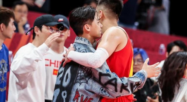 李易峰祝贺郭艾伦  男篮世界杯开门红  为郭艾伦加油