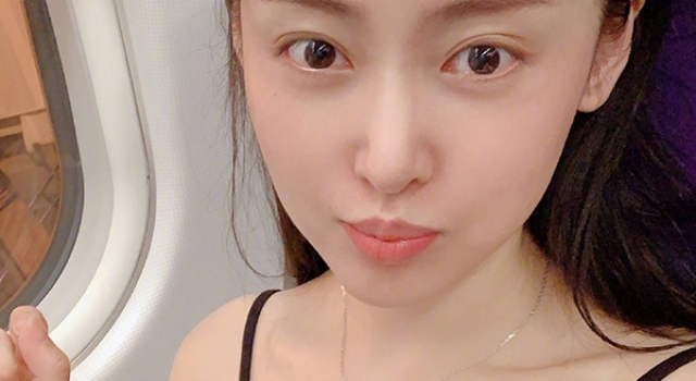 张天爱马步卸妆上热搜 网友：要不要那么拼