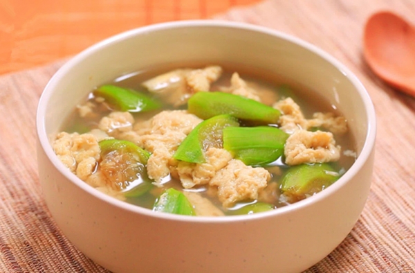 丝瓜木耳菌菇汤 夏季去火必备 色泽亮丽味道鲜美