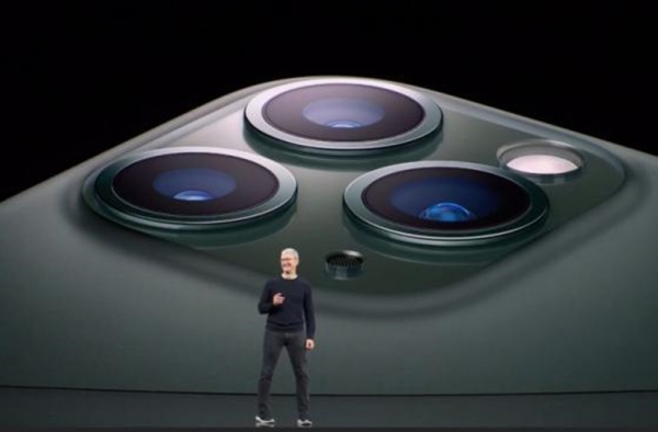 iPhone浴霸三摄 它来了它来了 它带着浴霸向我们走来了