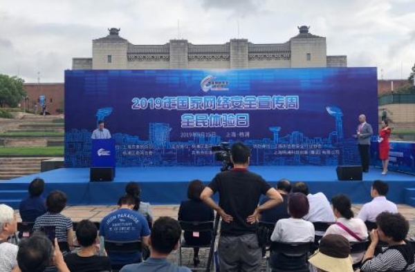 拍照比剪刀手会泄露指纹信息 真相令人发指 剪刀手注意