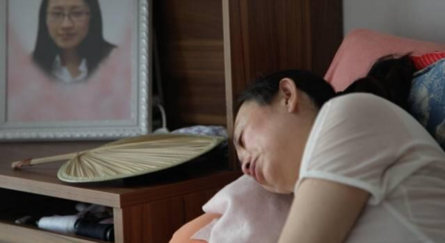 江歌妈妈安慰章莹颖爸爸 坦言不知该如何度过下半生