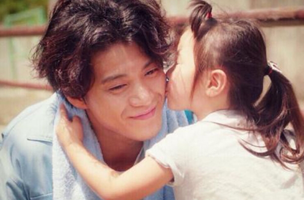 羡慕小栗旬女儿 长大就约会松本润 网友：投胎界扛把子