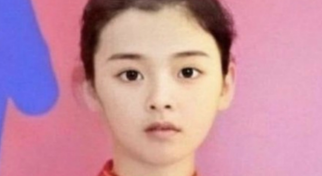 杨超越旧照 没想到还当过礼仪小姐 网友这样评价
