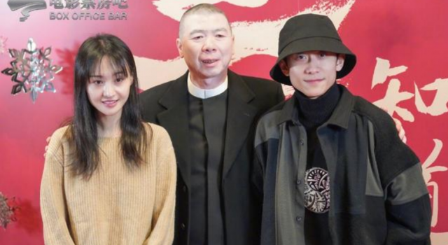 冯小刚郑爽张一山合照 三个人合作一部戏就更好了