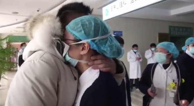 江苏医生结婚第二天就出征 夫妻二人含泪告别