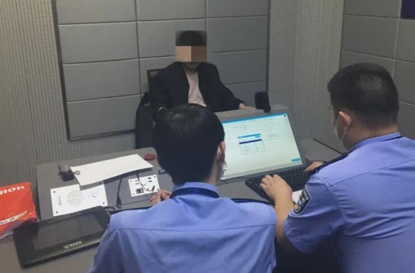 潜逃24年杀人犯因没有绿码自首 绿码：你自首，怪我喽