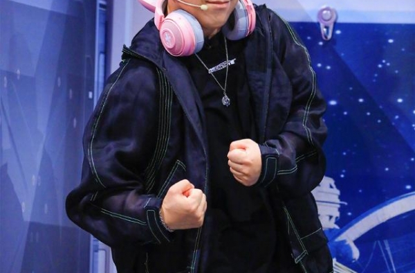《这就是街舞3》黄渤戴上猛男必备雷蛇猫耳，挑战变速女团舞