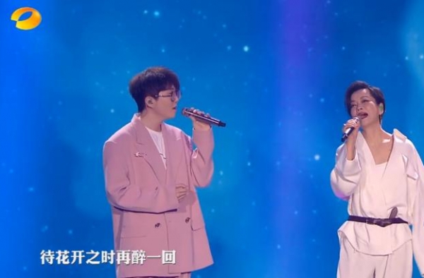818晚会现场直击：林有有张乘乘同台，“王炸”王一博嗨翻全场