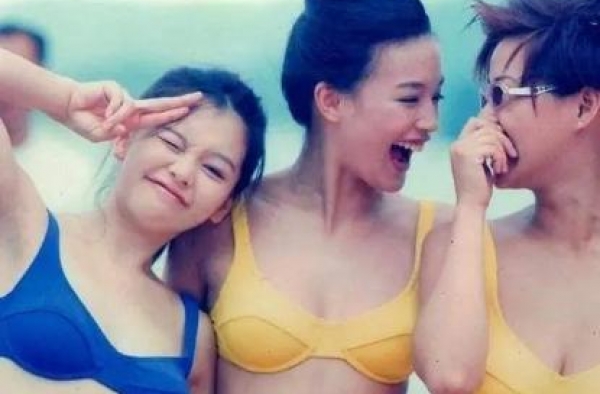 贫寒出身一脱成名，与黎明相恋被嫌弃，44岁舒淇最终嫁给了爱情