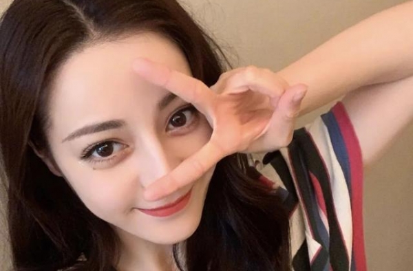 嘉行向热巴让步？