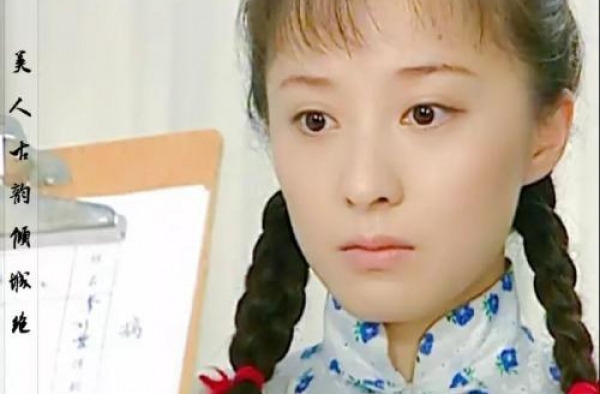 45岁可云现状，与导演相识6天闪婚，今肤白细嫩与女儿形似姐妹