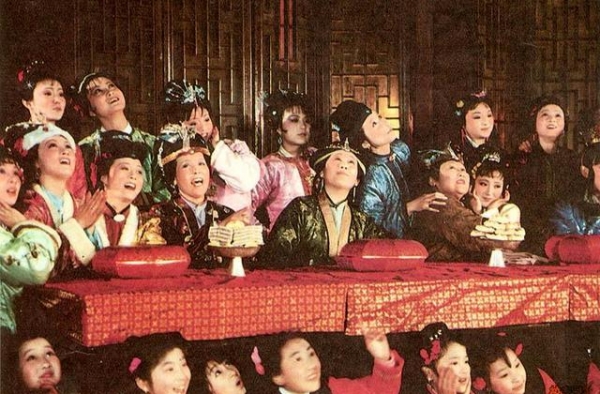 你不知道的《红楼梦》：试镜万人，公费整形，设计2700套服装