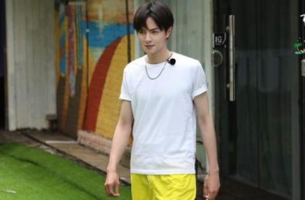 《夏日冲浪店》韩东君官鸿比拼男友力