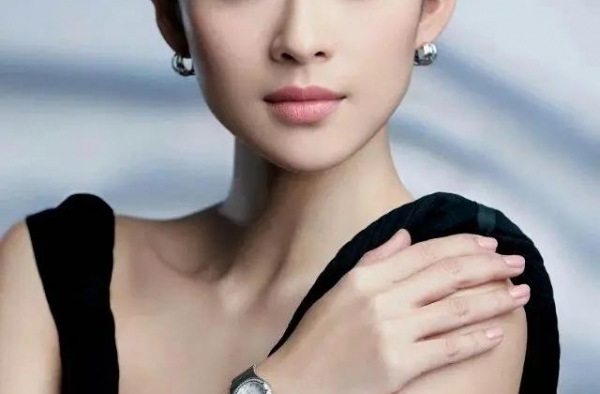 章子怡自降身价演网剧？赵雅芝为其作配，与惠英红同坐状态似少女