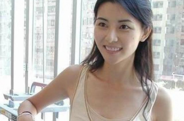 郑伊健妻子：小时候妹妹自杀，出道时拍风月片，前男友被闺蜜撬走