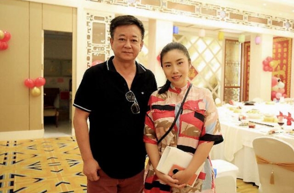 朱军近照发福难认，脸色蜡黄皱纹横生显老态，精神状态不佳惹人忧
