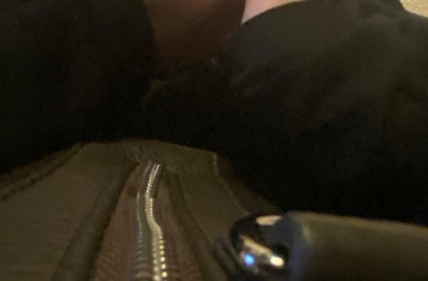 周震南又皮了！七夕晒“牵手照”遭网友多重调侃