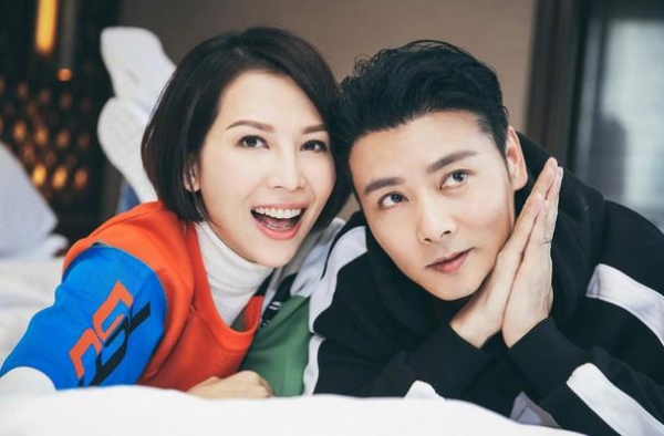 蔡少芬携小儿子海滩戏水，乐儿五官如翻版张晋，小名曝光很有深意