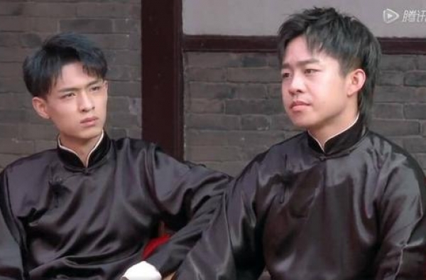 秦霄贤第一次给郭德纲表演相声，网友：像被老师叫去办公室的我