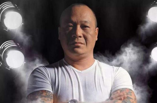 “大佬B”吴志雄投身餐饮业，“金盆洗手”后，憨态迎客不见匪气