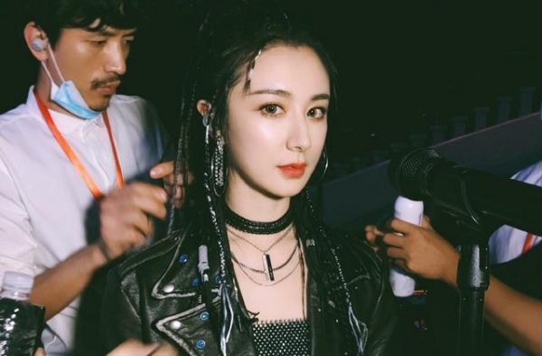 薇娅李佳琦转型做演员？官宣合拍大片，粉丝姨母笑都停不下来啦