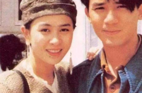 被嗜赌如命丈夫抛弃，儿子坐拥5亿不生子，成梁朝伟母亲终生遗憾
