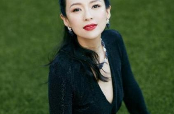 章子怡发文曝娱乐圈内幕：“难道没人可以管吗？迟早要出大事！”