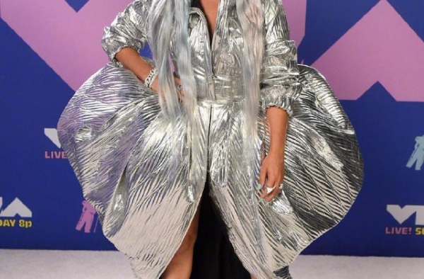 口罩防疫宣传大使！LadyGaGa惊艳亮相VMA典礼
