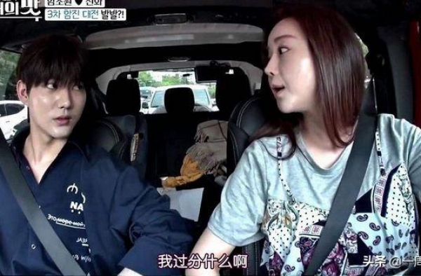 咸素媛跟陈华逛超市，打扮就像少女一样，完全不像45岁的女人